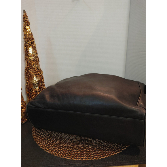 G.H Bass & Co. Madison Zip Leather Tote - Picture 4 of 6